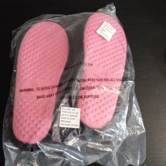 LOL Surprise Comfy Slippers - Picture 4 of 7